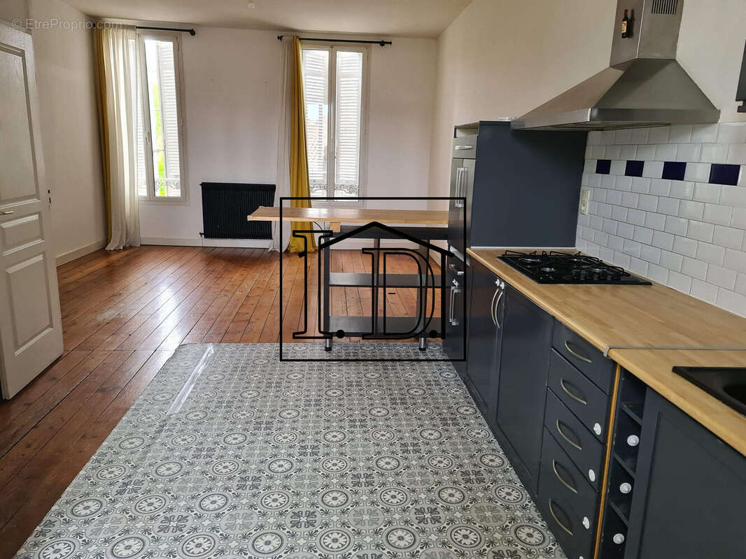 1 er CUISINE/SEJOUR - Maison à BERGERAC