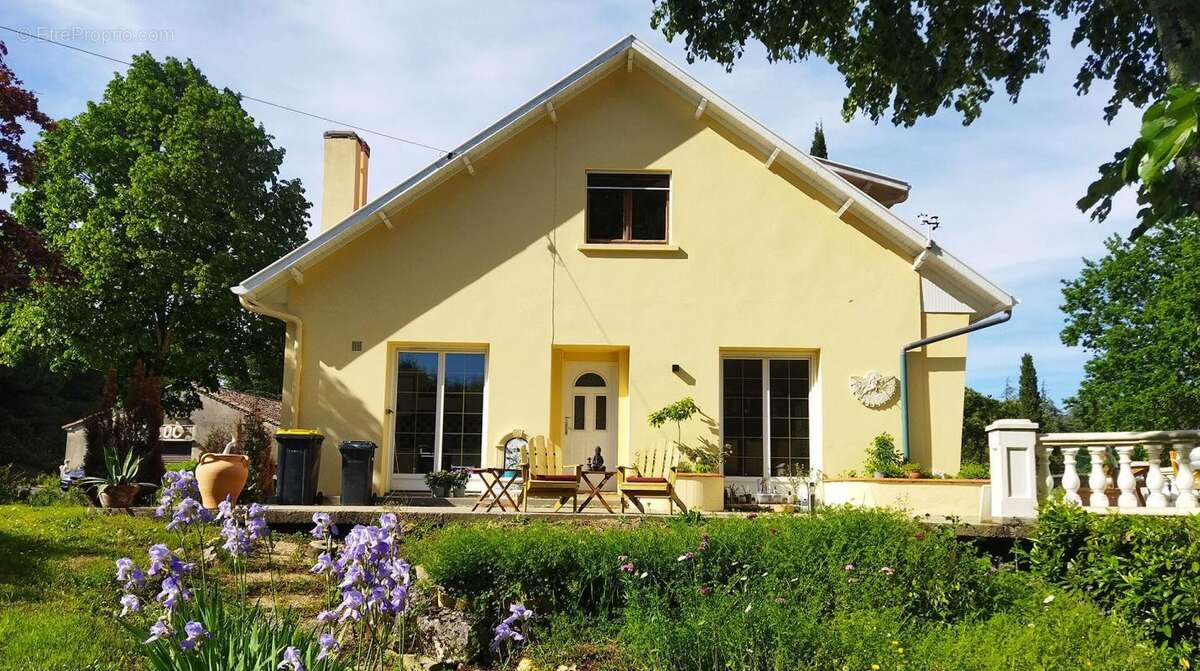 Maison à SEYCHES