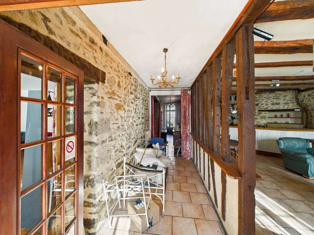 Maison à CHALUS