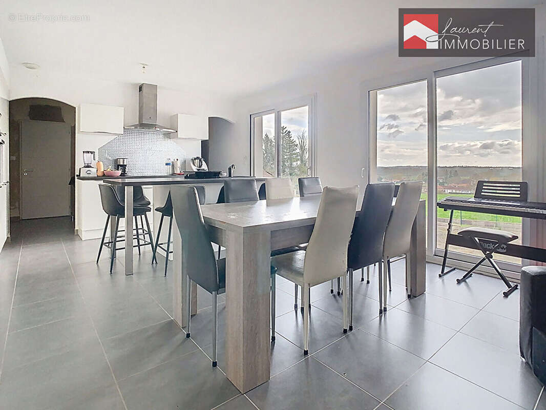 Maison à PONT-DE-VAUX