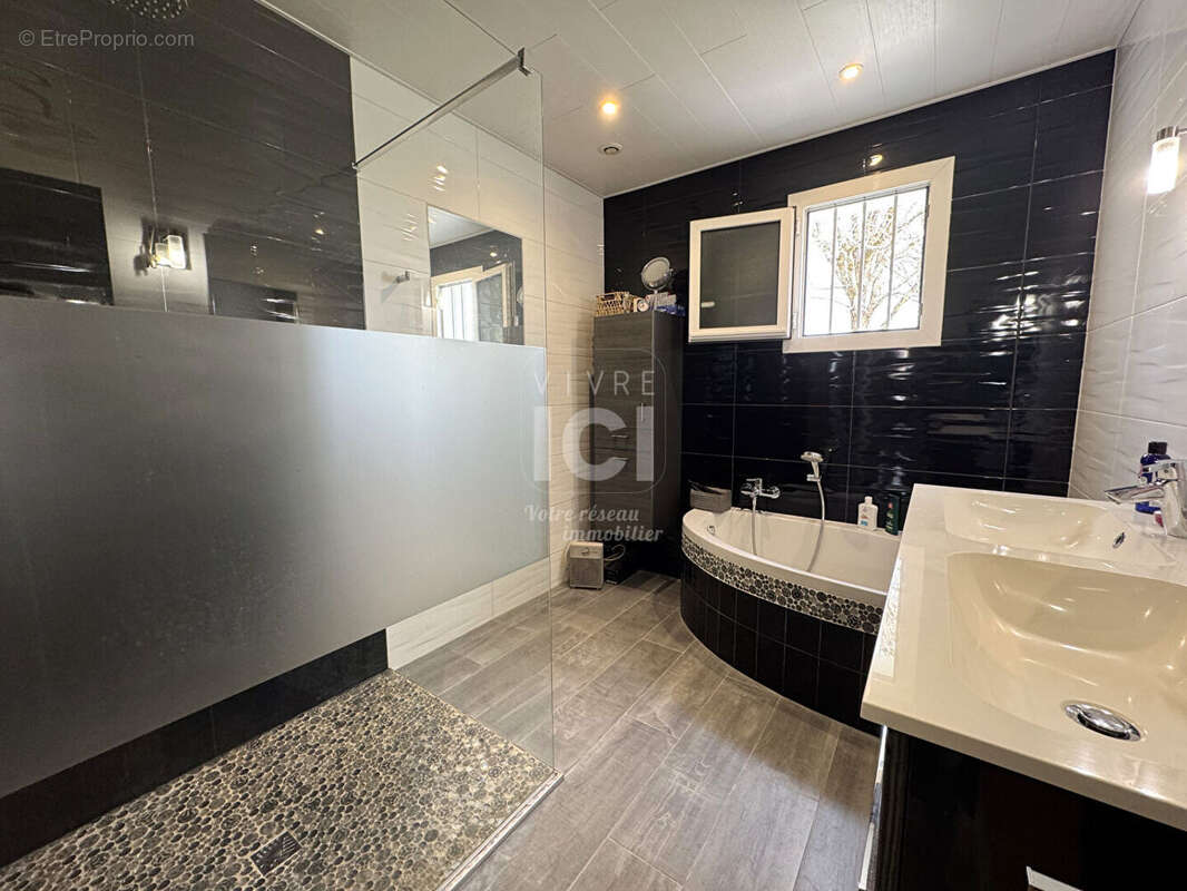 Maison à BOUGUENAIS