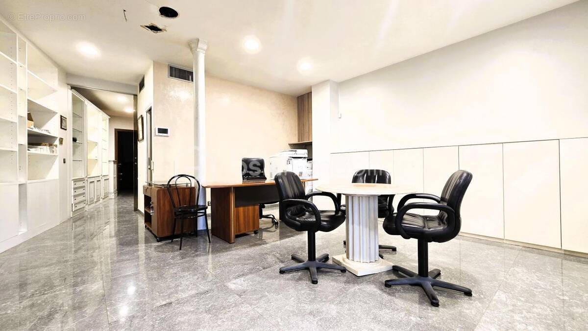 Commerce à PARIS-16E