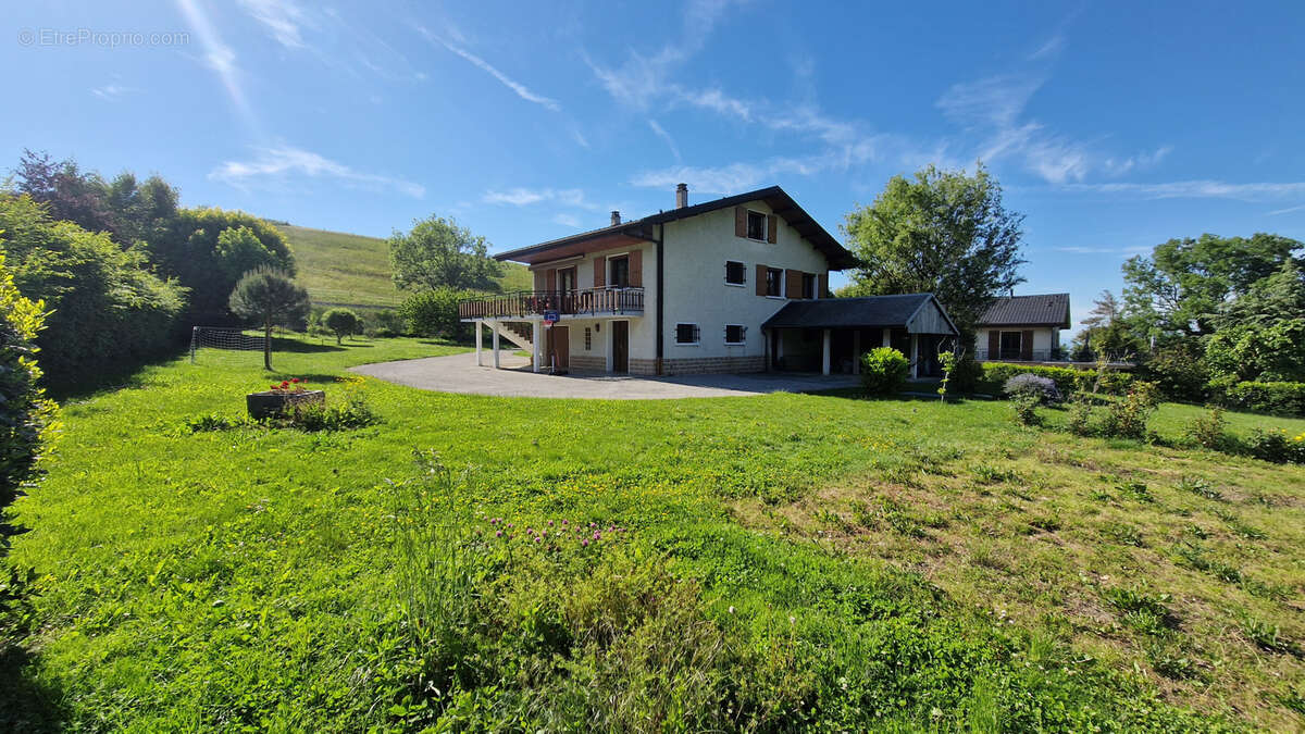 Maison à MONTAGNOLE