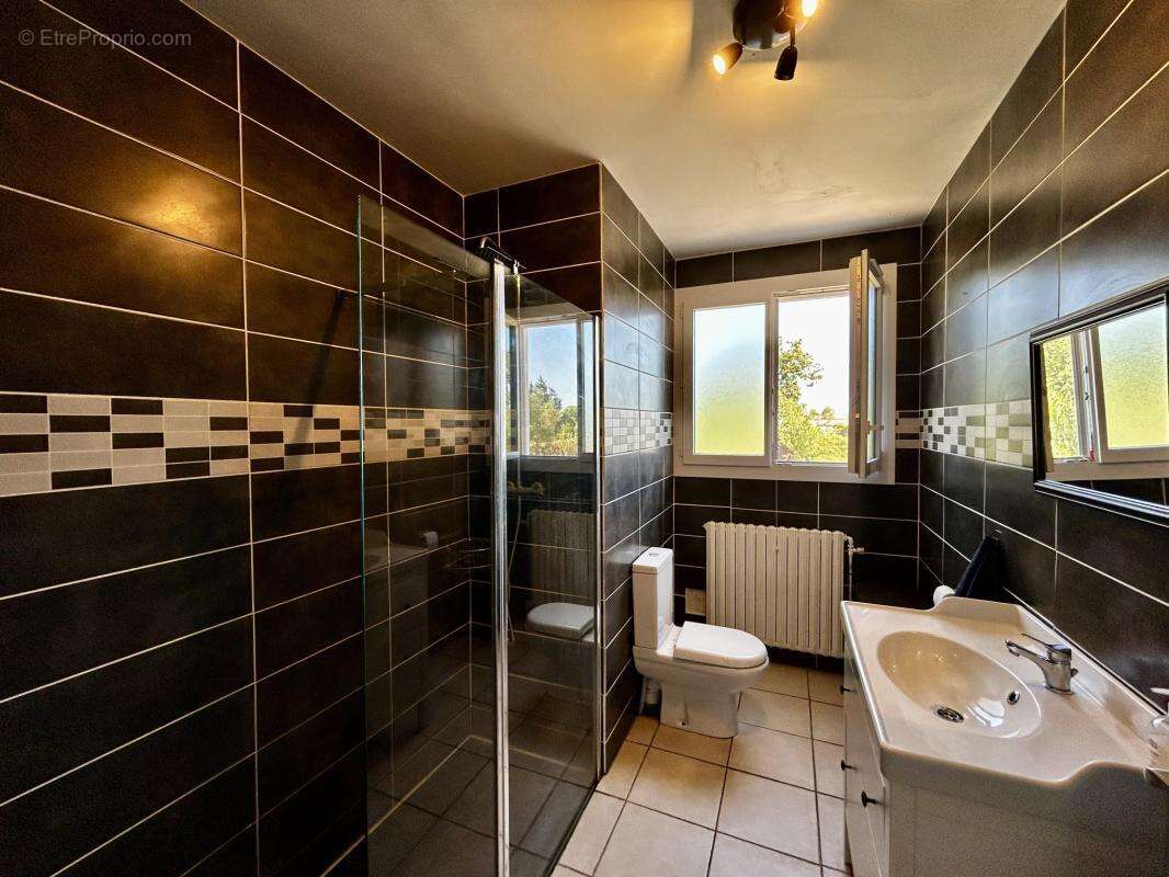 maison individuelle avec piscine, garage et salle de jeux 15 - photo 10