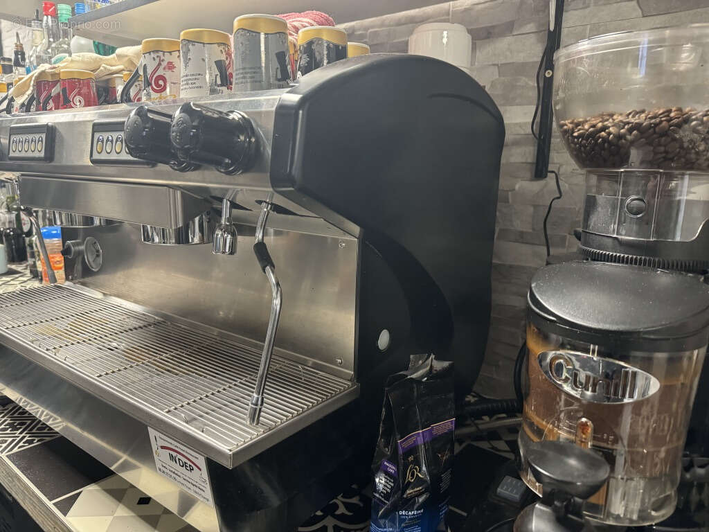 Commerce à LOUVIGNE