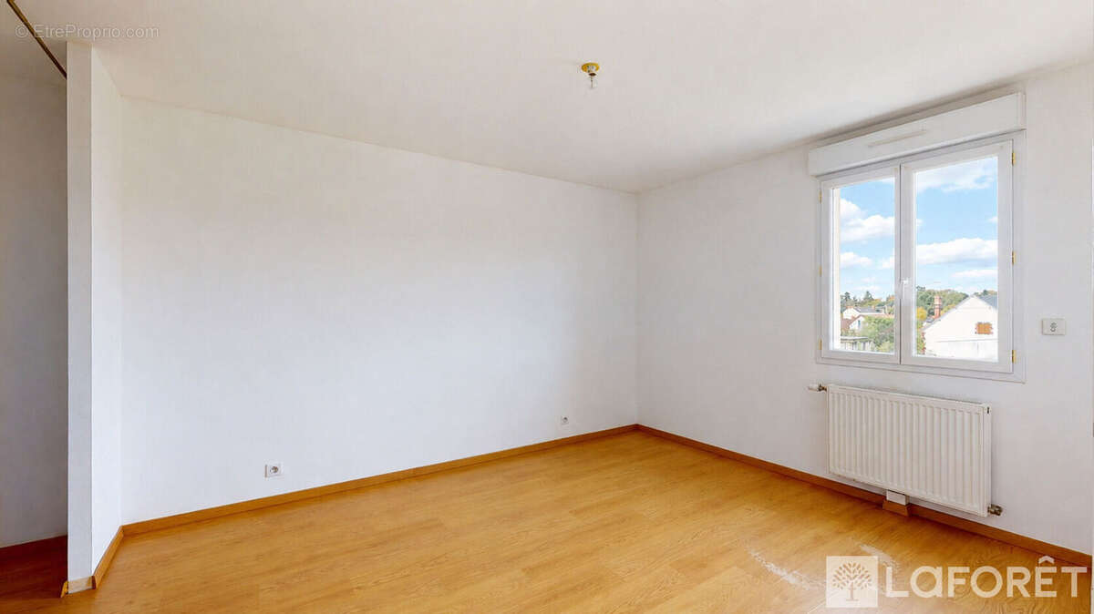 Appartement à YZEURE