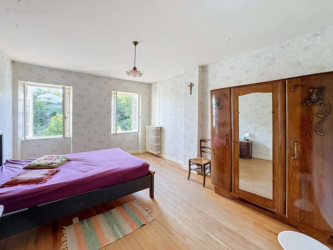30MN CLERMONT SUD - Maison avec dépendances et terrain - photo 9