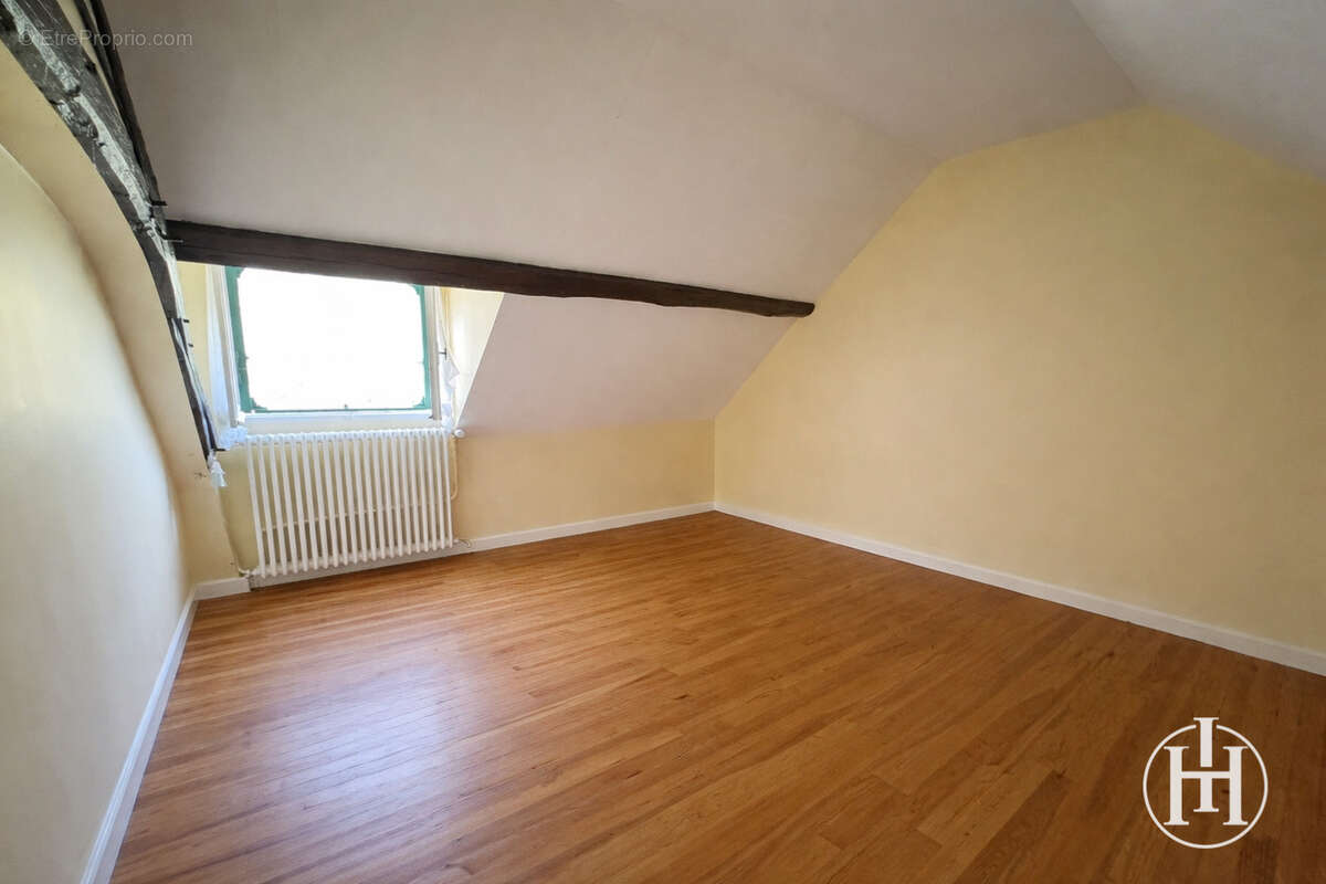 Maison à SAINT-BONNET-TRONCAIS