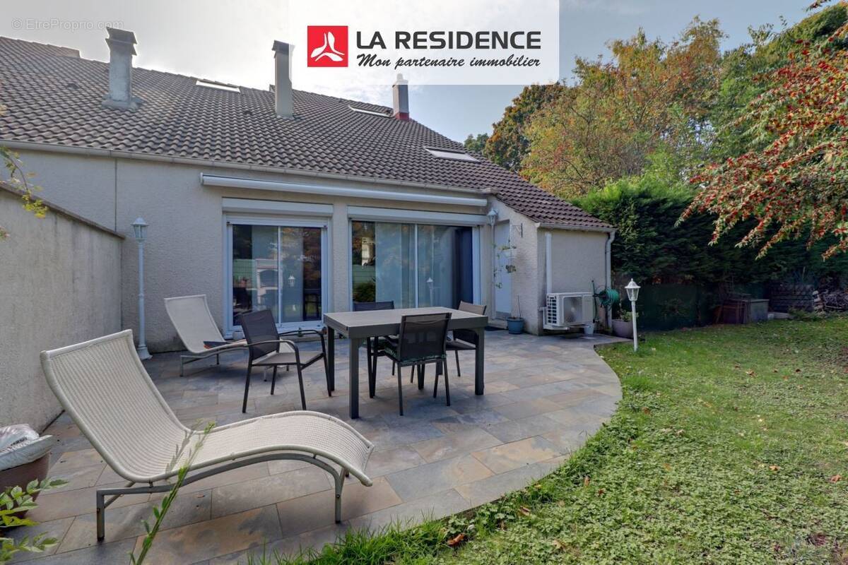 Maison à JOUY-LE-MOUTIER