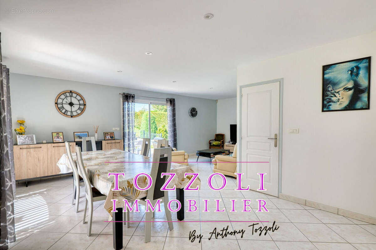 Maison à SAVAS-MEPIN