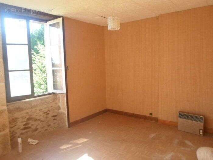 Appartement à BUJALEUF