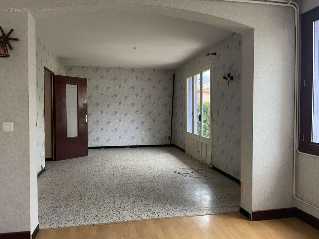 Grande maison avec 6 chambres à rénover - photo 3