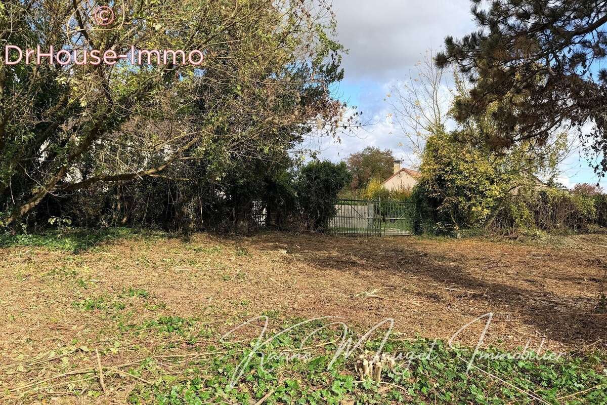 Terrain à LUMIGNY-NESLES-ORMEAUX