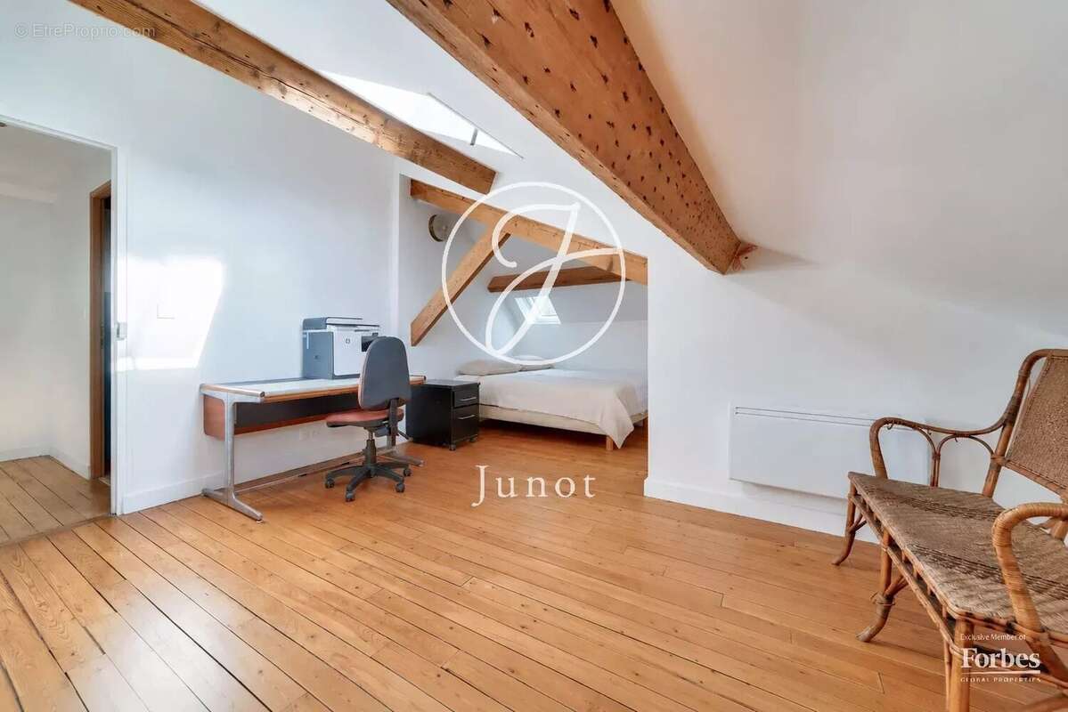 Saint-Cloud - TRIANGLE D'OR DE MONTRETOUT - Maison 425 m² - 15 pièces - Jardin de 495 m² - photo 16