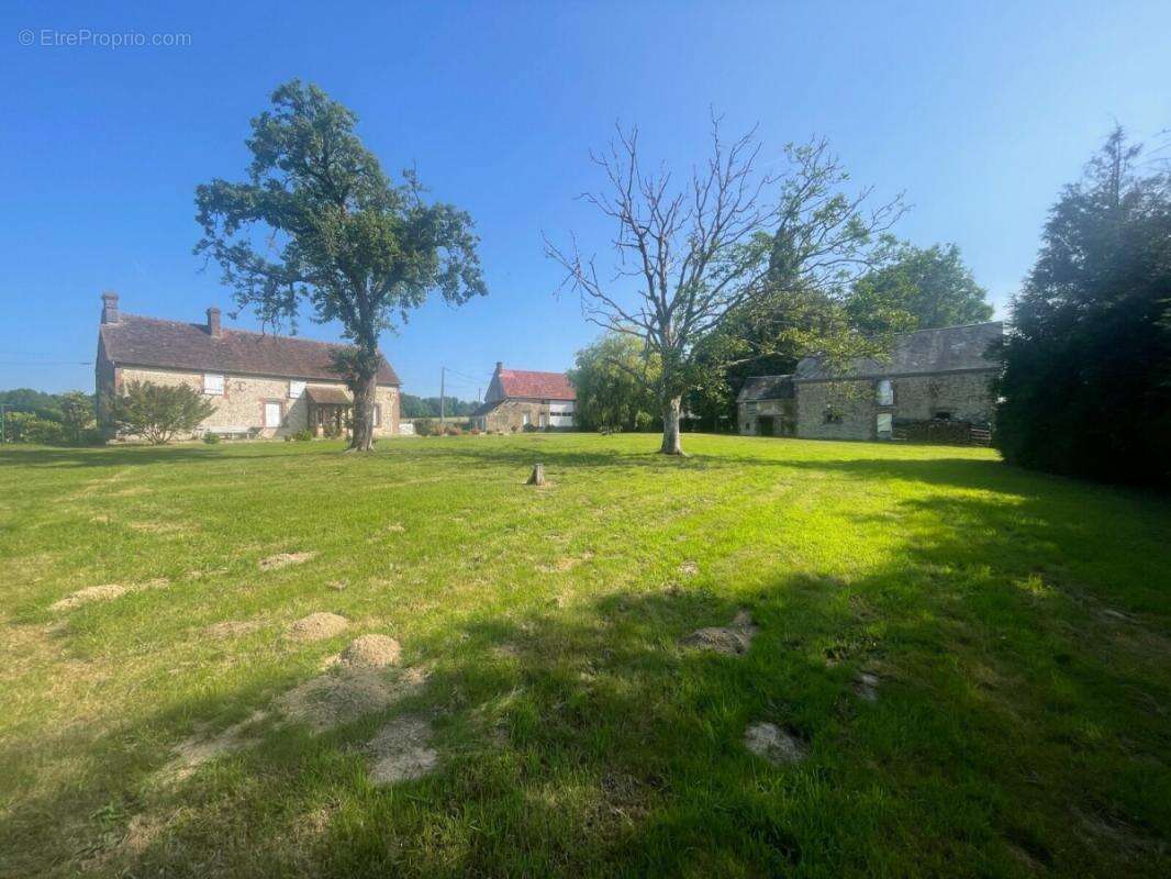 Maison à SAINTE-CERONNE-LES-MORTAGNE