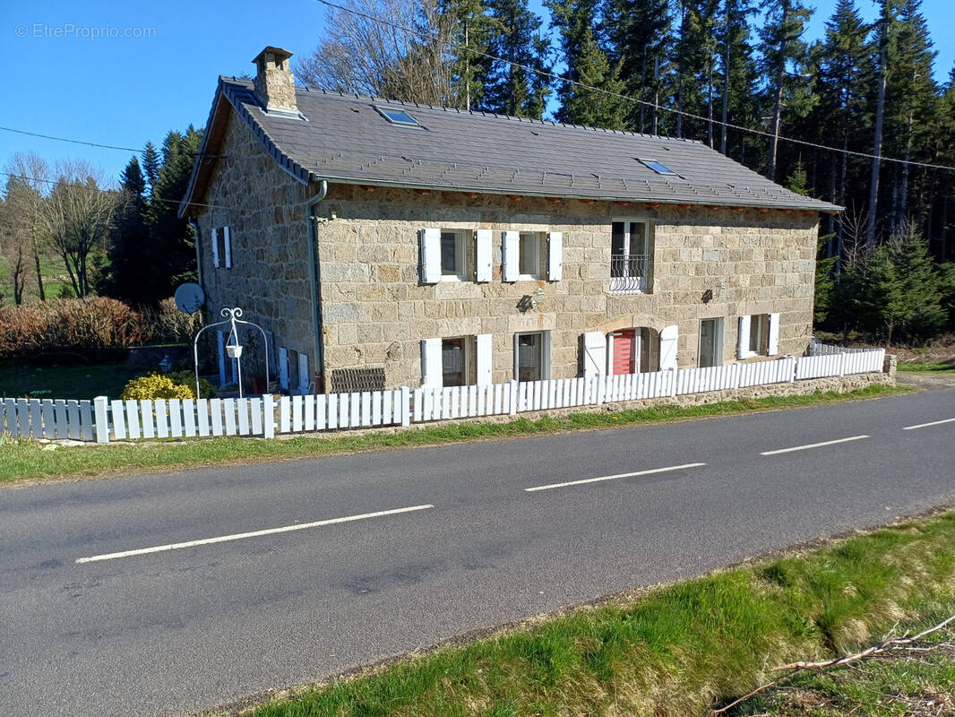 Maison à SAINT-JEURES