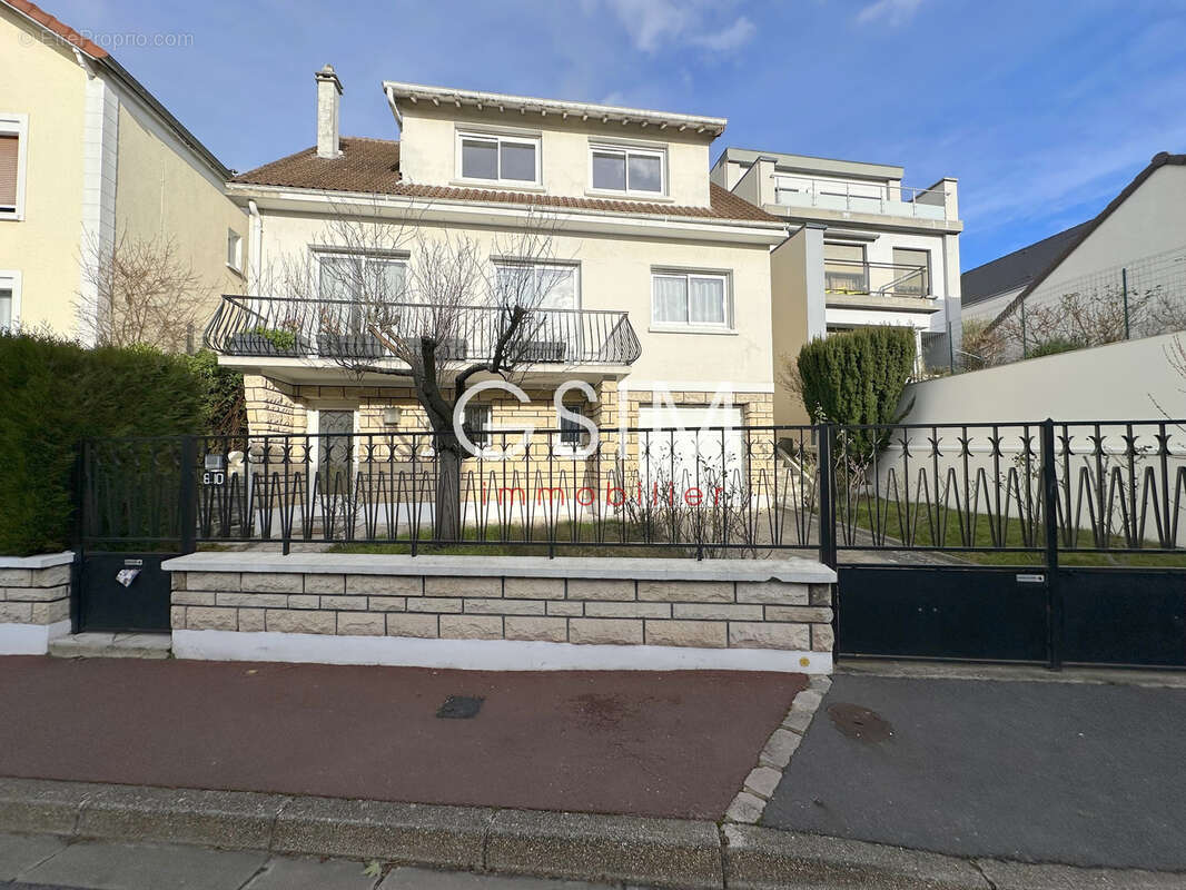 Maison à SURESNES