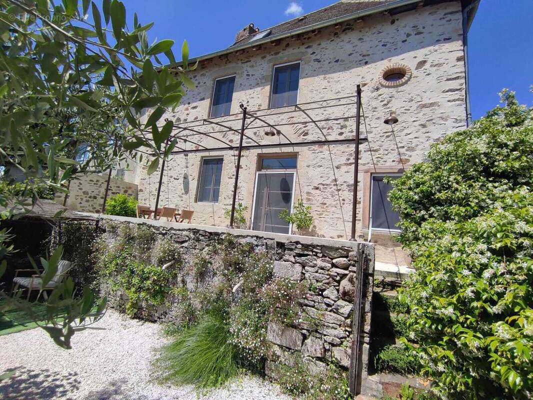 Maison à SAINT-GERMAIN-LES-BELLES