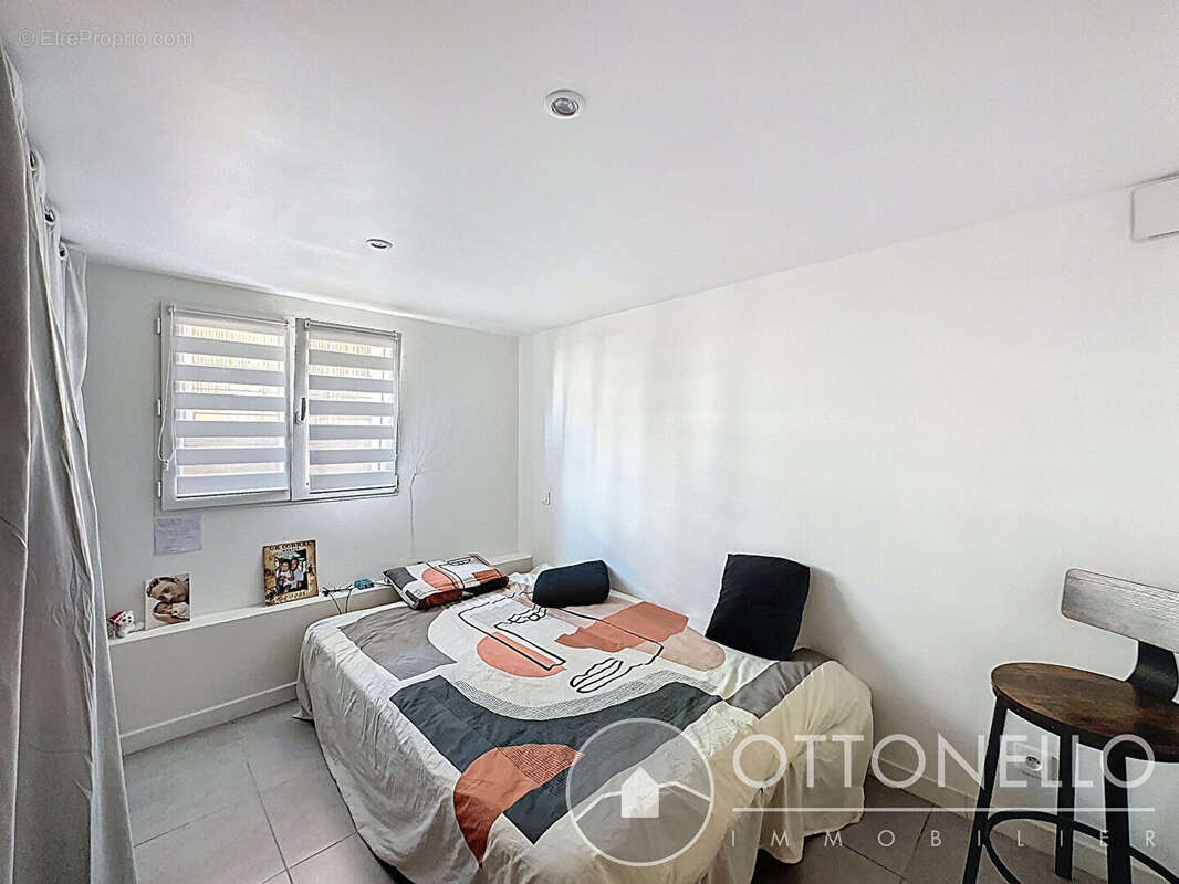 Maison à ROQUEBRUNE-SUR-ARGENS