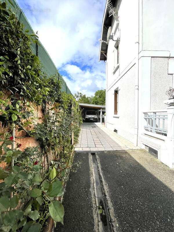 Pont de claix - maison de 168.50 m2 et t2 independant - photo 5