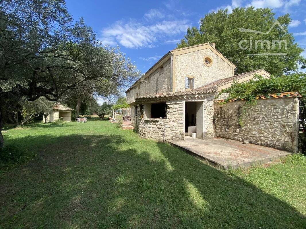 Maison à PERNES-LES-FONTAINES