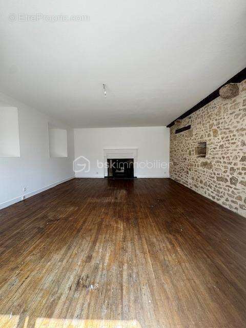 Maison à NANTEUIL-EN-VALLEE