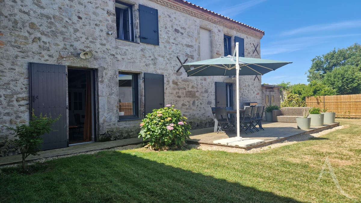 Maison à LEGE