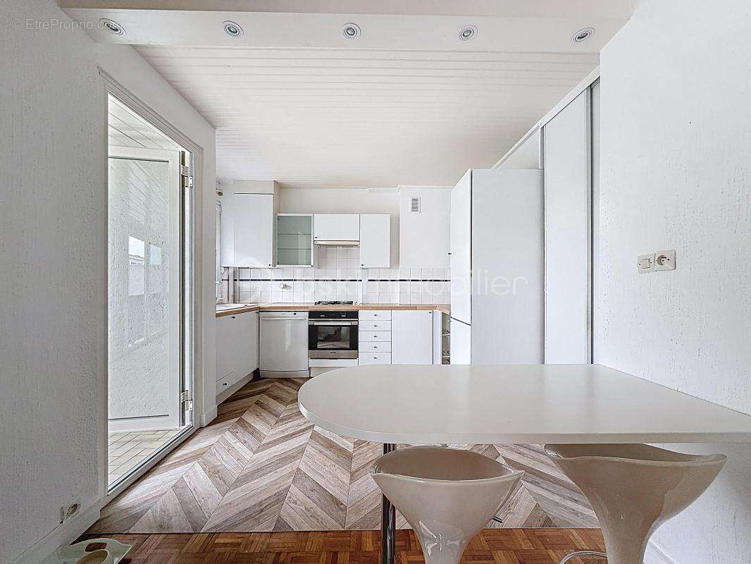 Triel sur Seine  Vue imprenable sur la Seine – Grand 4 pièces avec loggia, parking et fort potentiel - photo 7