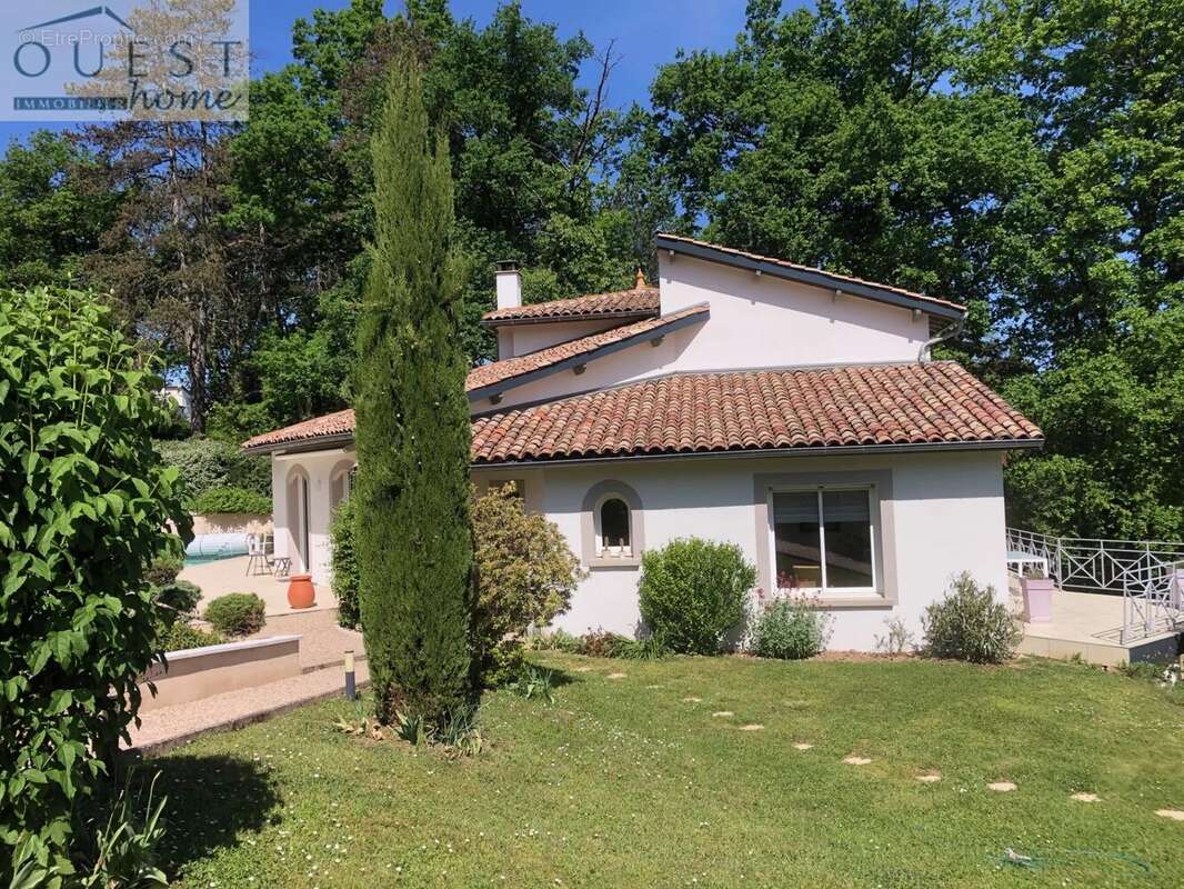 Maison à CHARBONNIERES-LES-BAINS