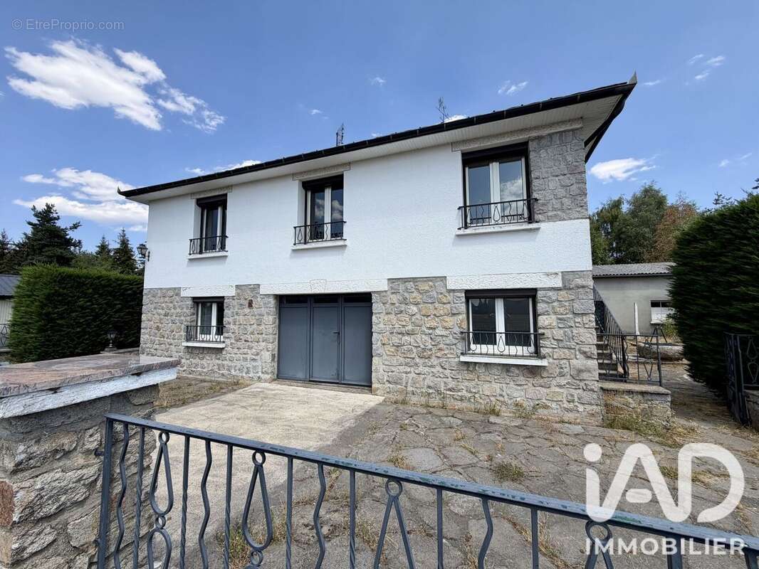 Maison 151 m² à Aumont-Aubrac  - photo 2