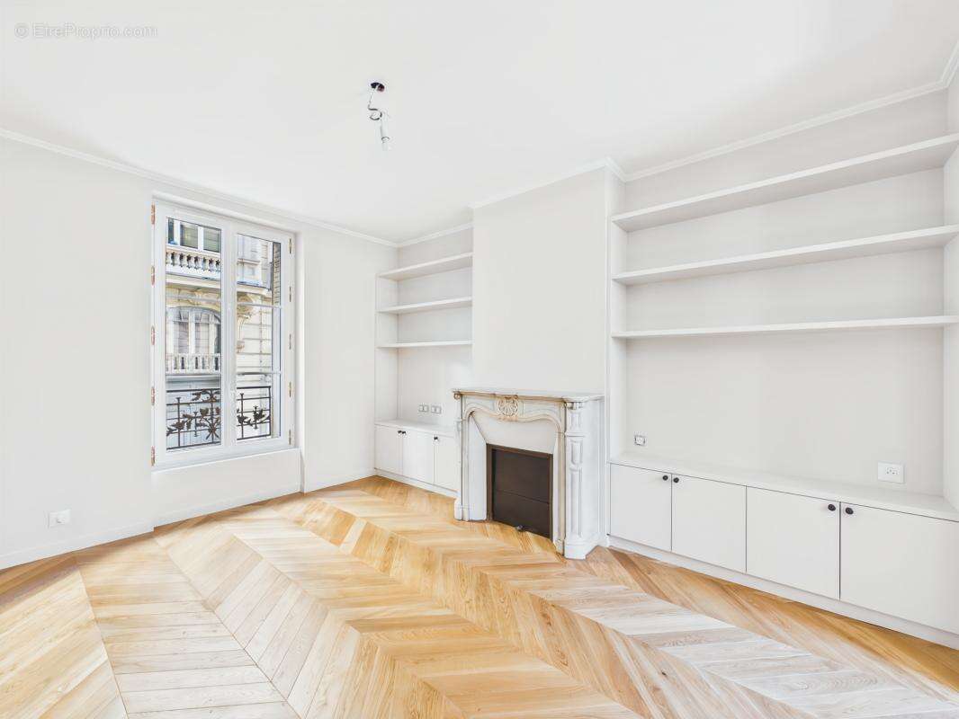 Appartement à PARIS-14E