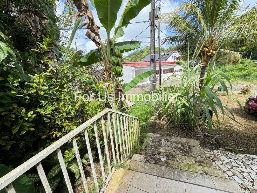 Maison à LES ABYMES