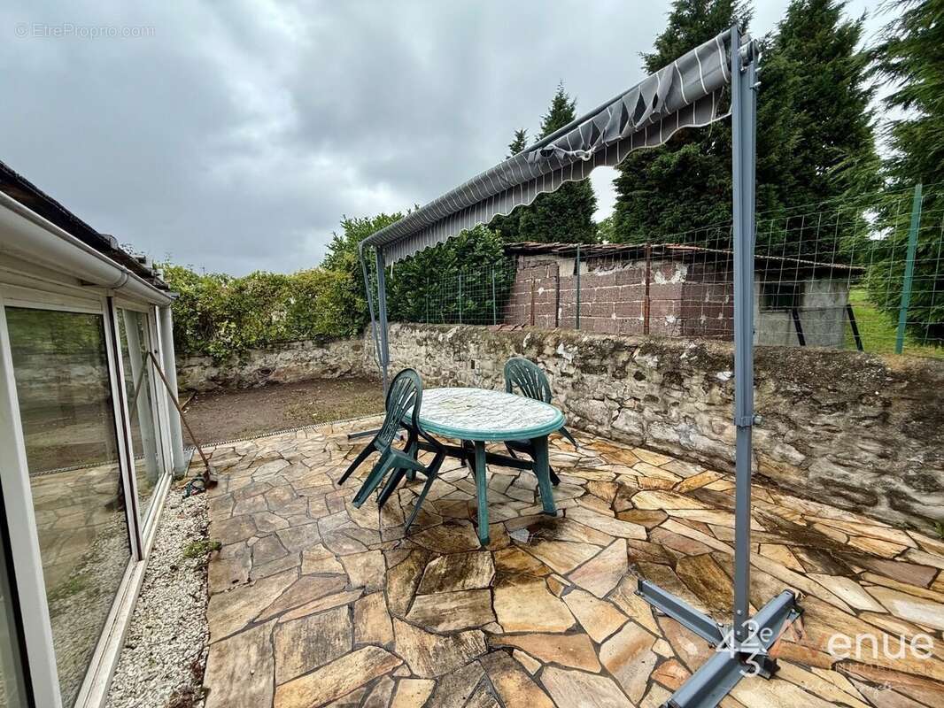 Maison à SAINT-JEAN-BONNEFONDS