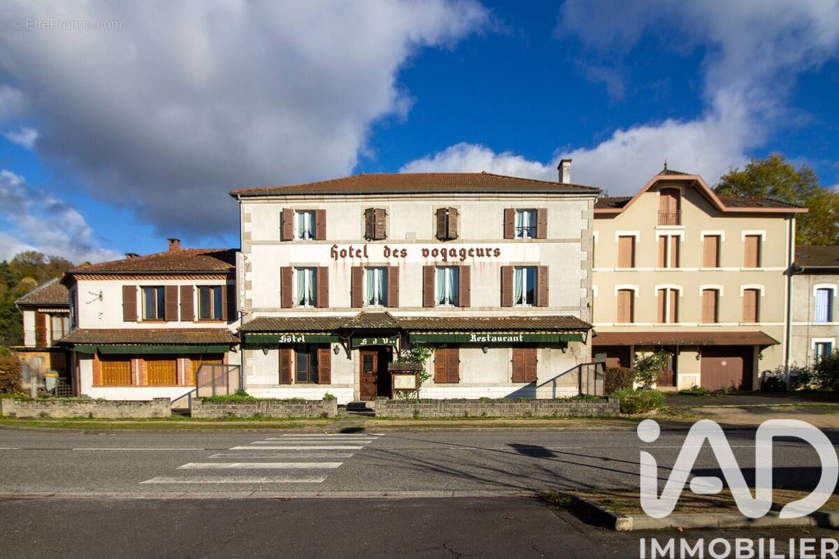 Appartement 800 m² à Vertolaye  - photo 1