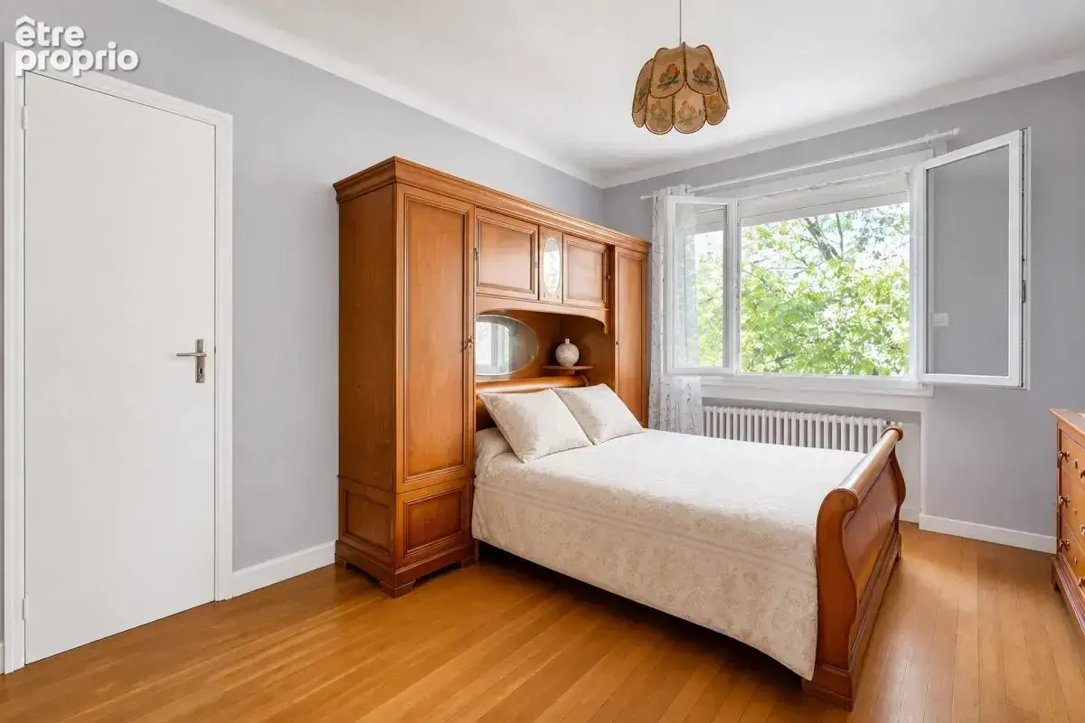 Maison de 5 pièces de 180 m² à Vaulx-en-Velin - photo 13