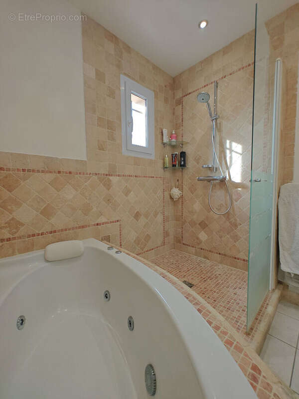 Maison Toulon Est  4 pièce(s) 115 M2  sur  terrain avec piscine et stationnement. - photo 13