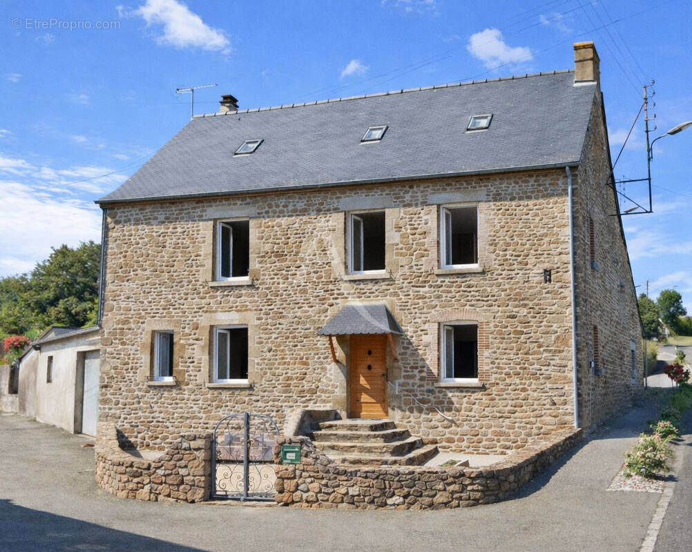 Maison à SAINT-GEORGES-BUTTAVENT