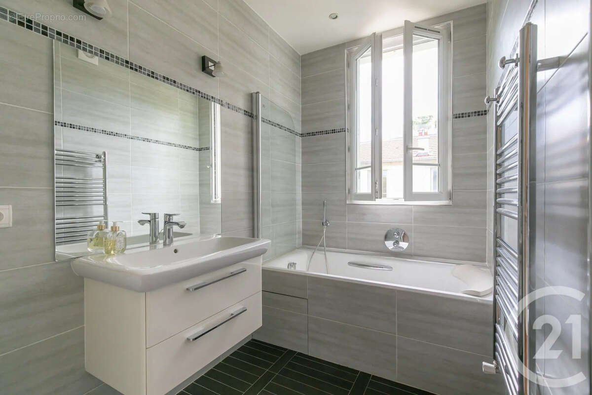 Appartement à SAINT-MAUR-DES-FOSSES