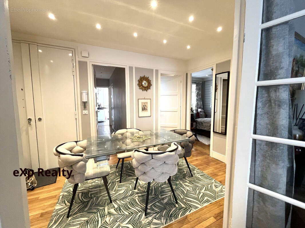 Appartement à PARIS-16E