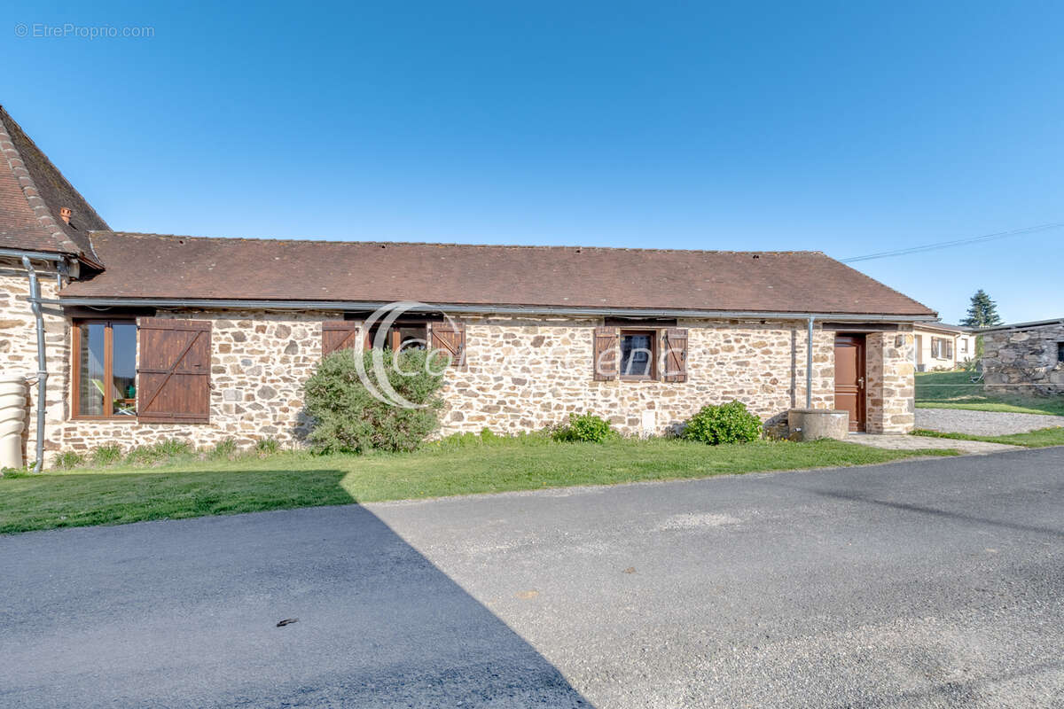 Maison à SAINT-GERMAIN-LES-BELLES