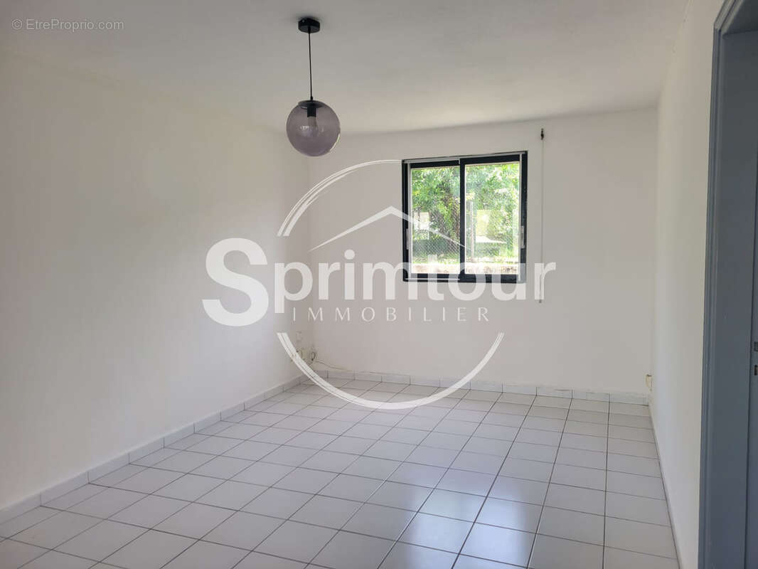 Appartement à BAIE-MAHAULT