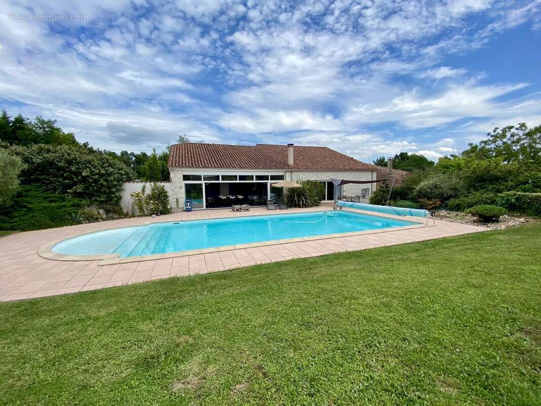 Magnifique propriété avec 2 gîtes, 2 piscines et vue imprenable - photo 13