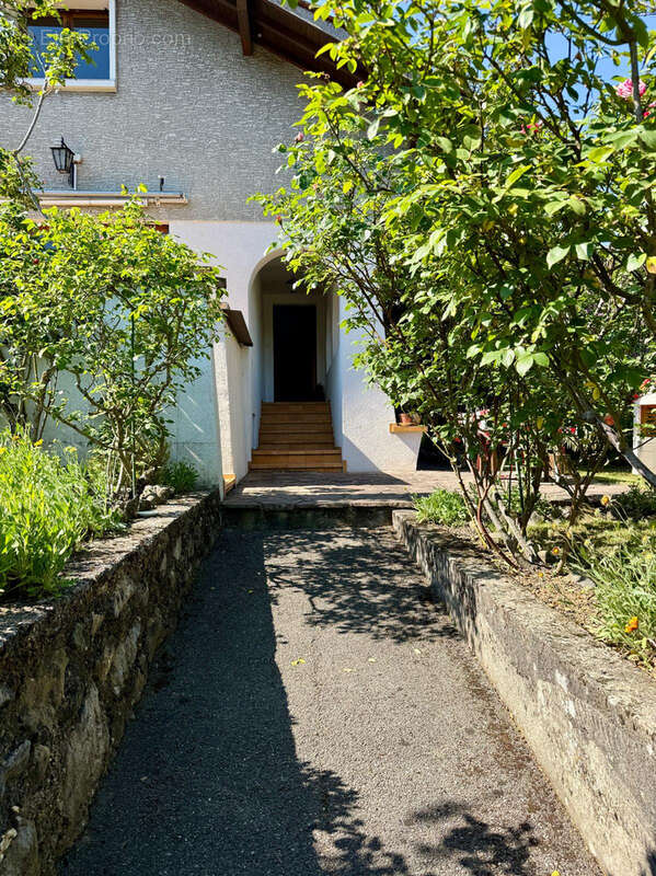 Maison à AMBILLY