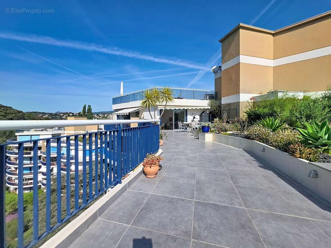 Appartement à MANDELIEU-LA-NAPOULE