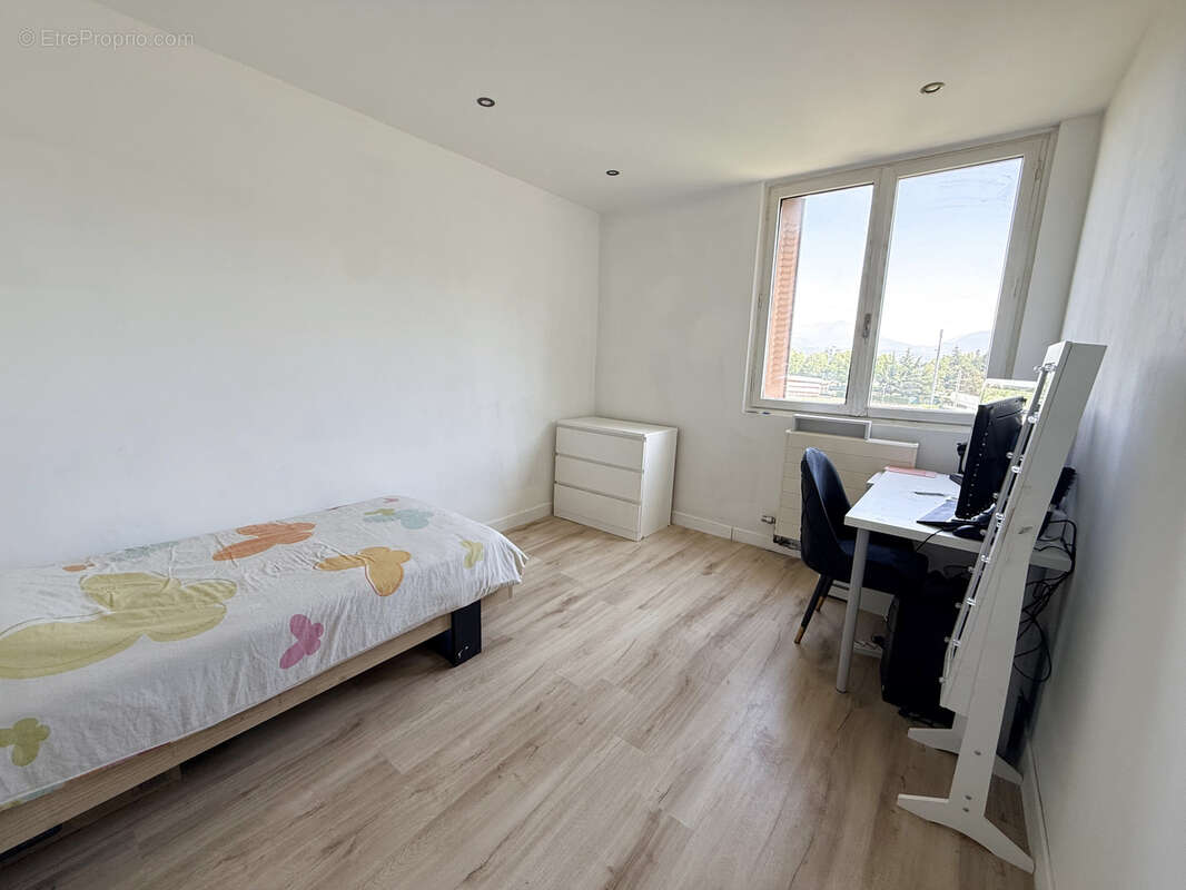 HIDRI IMMO PLUS vous propose en Exclusivité un appartement T4 avec balcon, cave et parking fermé à Fontaine - photo 6