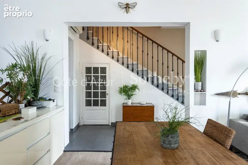 Rare, Nice quartier des Poètes, maison avec jardin, garage et fort potentiel locatif. - photo 2