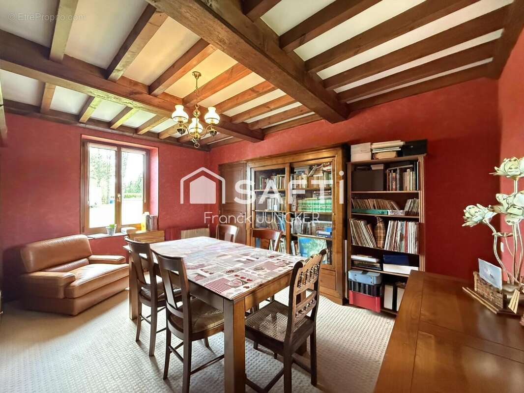 Maison 170 m² à Saint-Paul-Du-Vernay  - photo 8