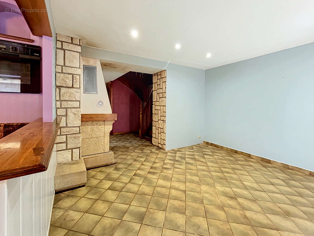 Bâtiment de 600 m2 et 25,44 ares - photo 2