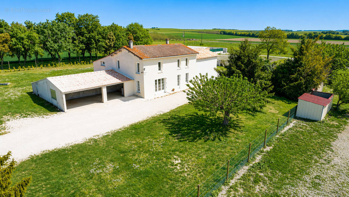 Maison à ALLAS-CHAMPAGNE