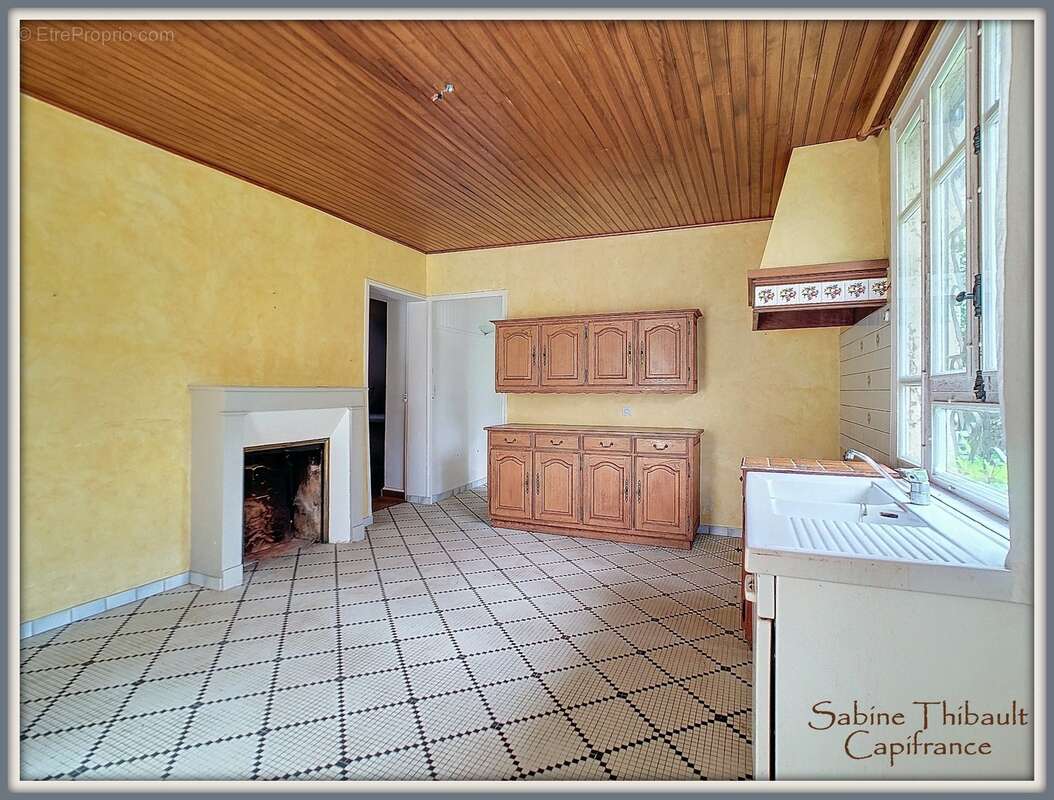 Dpt Indre et Loire (37), à vendre MARCILLY-SUR-MAULNE, maison 7 pièces 173 m2 - Terrain clos - photo 2